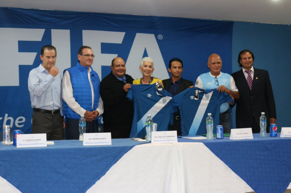 Los miembros de la Comisi&oacute;n de Regularizaci&oacute;n de la Fedefutbol presentaron a Antonio Garc&iacute;a y Erick Gonz&aacute;lez como seleccionadores de la Sub17 y Sub20 respectivamante. (Foto: Twitter/Fedefut)