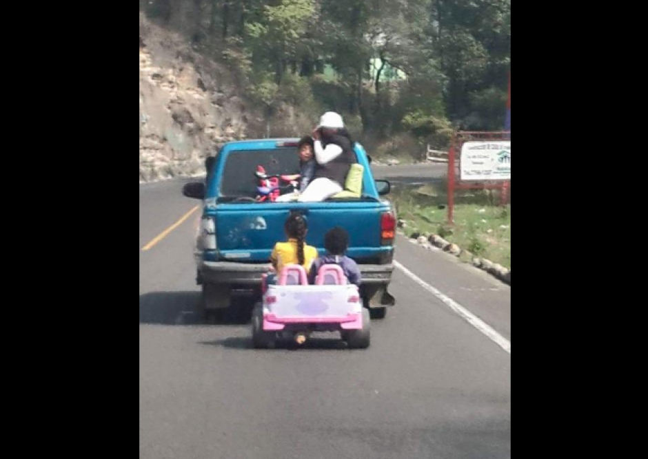 Las im&aacute;genes fueron compartidas en redes sociales. (Foto: Facebook/MalparqueadosGT)