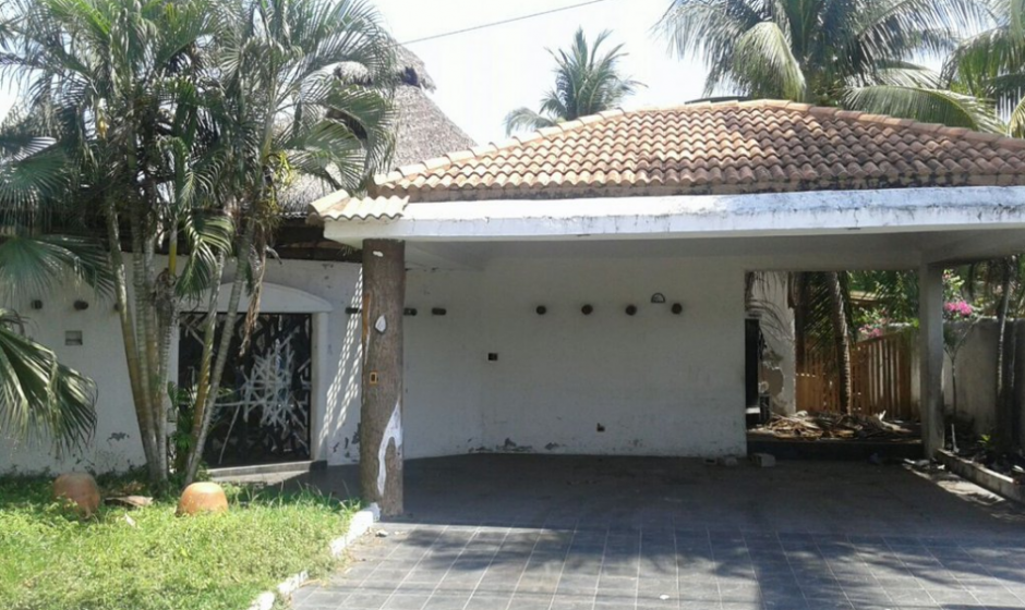 Esta es la fachada de la casa que tiene 19 ambientes. (Foto: MP) 