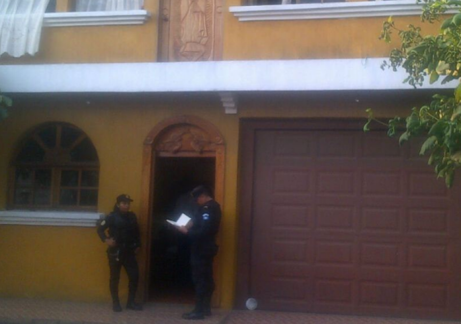 La PNC y el MP realizaron capturas en La Democracia, Escuintla por casos de corrupci&oacute;n. (Foto: PNC) 