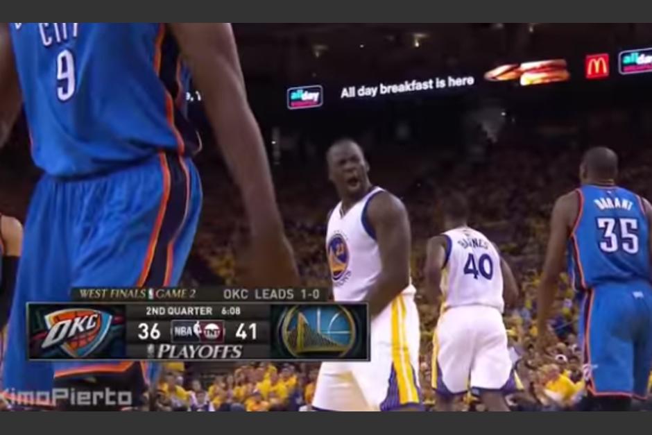 Draymond Green propin&oacute; dos patadas en la entrepierna a un rival. (Imagen: Captura de pantalla)