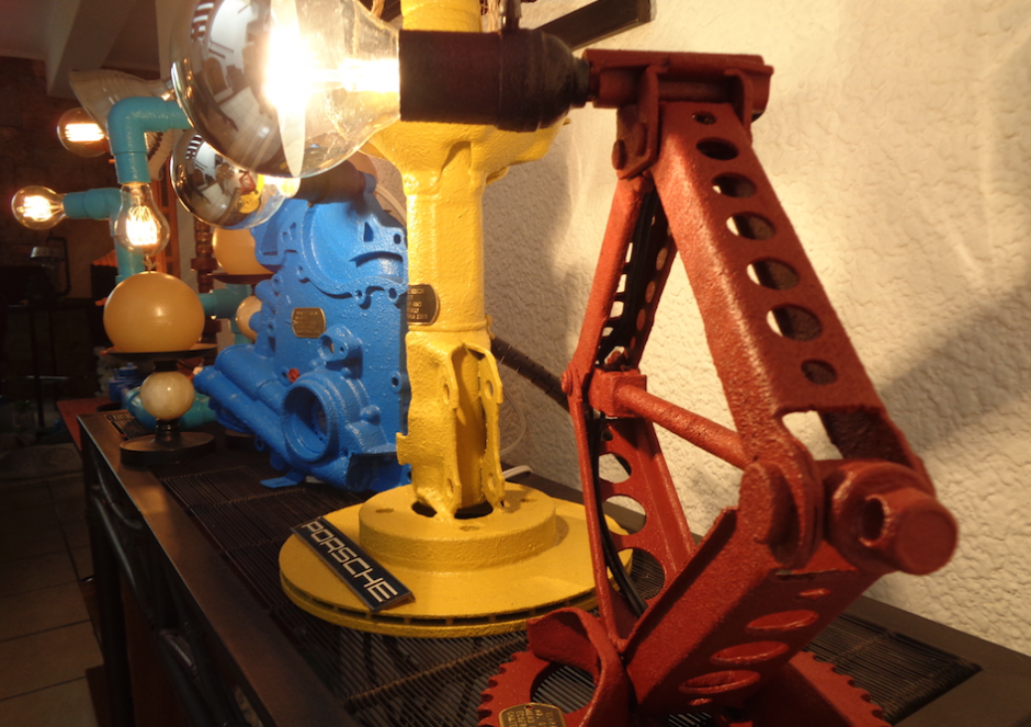 Chatarra y otros art&iacute;culos son rescatados para hacer l&aacute;mparas. (Foto: Gustavo M&eacute;ndez/Soy502)