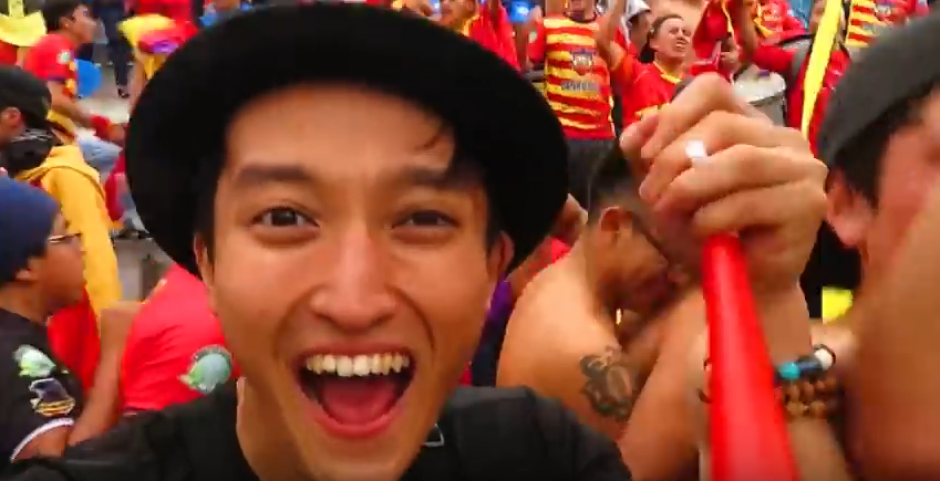 El japonés, Shimon owaki, está de visita en Guatemala y alentó al Deportivo San Pedro en el juego donde lograron su ascenso a la Primera División. (Foto: Captura youtube)