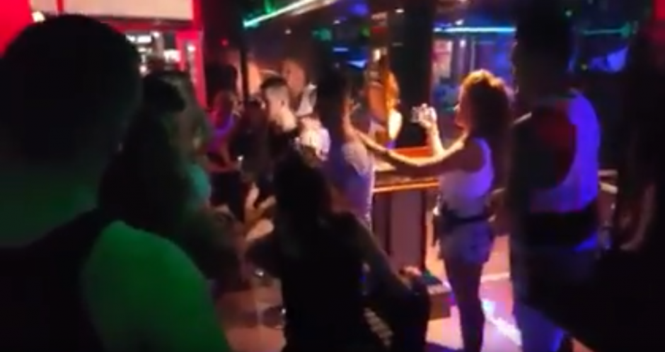 Las alocadas fiestas en Magaluf se viralizan en las redes sociales. (Foto: express.co.uk)