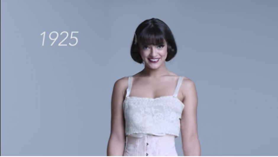 El video inicia desde 1925 donde hay muchos detalles de list&oacute;n y encaje. (Foto: Tomado de YouTube)