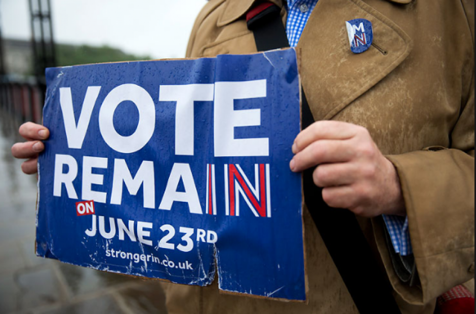 El "brexit" aventaja a la permanencia tras los primeros resultados oficiales. (Foto: EFE)&nbsp;