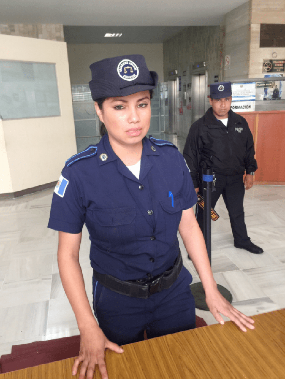 La guardia Celia Osorio habr&iacute;a llamado ladrona a la exregistradora de informaci&oacute;n catastral, Emilia Ayuso. (Foto: @mendezmy/Twitter)