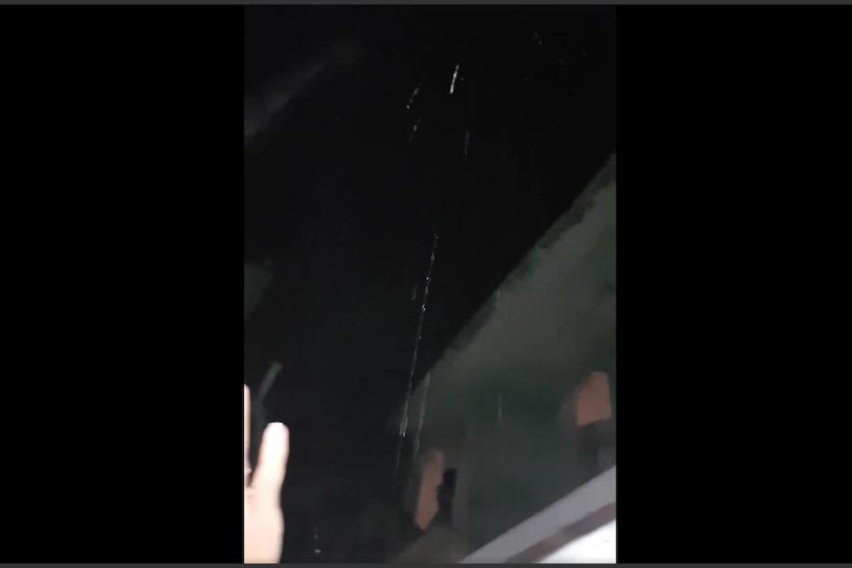 CIentos de personas atestiguaron un inusual fen&oacute;meno en el municipio de Santiago Atitl&aacute;n. (Foto: Captura de Pantalla/Facebook) 