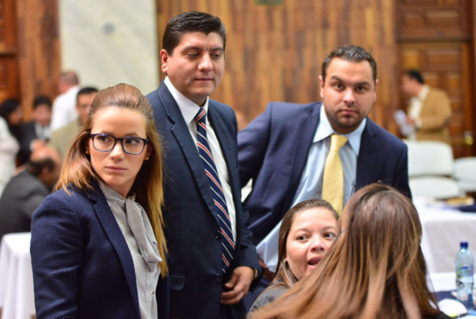 Daniela Beltranena y su abogado presentaron su pruebas de descargo. (Foto: Jes&uacute;s Alfonso/Soy502)
