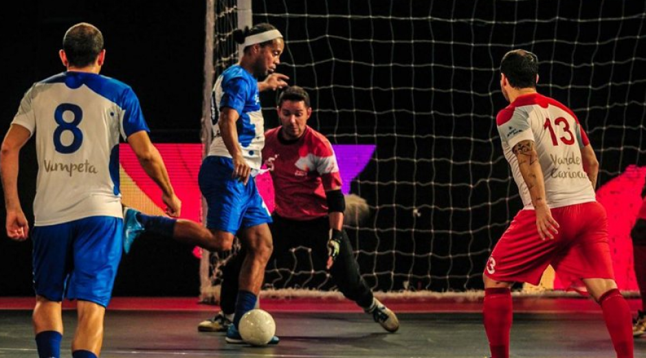 Ronaldinho hizo magia jugando Futsal en India. (Foto: Futsal Premier)
