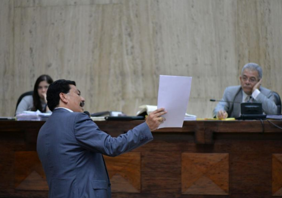 El abogado Francisco Garc&iacute;a Gudiel defiende al exministro de Agricultura, Ed&iacute;n Barrientos, en el caso Cooptaci&oacute;n del Estado. (Foto: Archivo/Soy502)