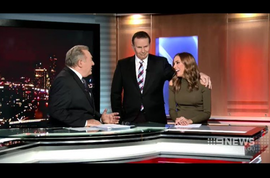 Uno de los presentadores quiso besar a la conductora. (Foto: www.news.com.au)