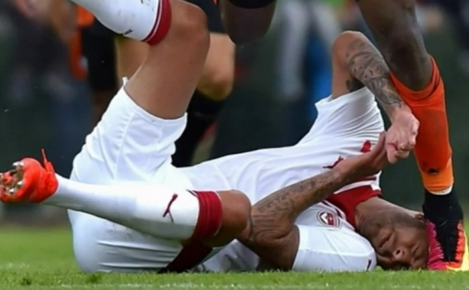 Jeremy Menez sufri&oacute; una terrible cortada y perdi&oacute; parte del pabell&oacute;n de su oreja. (Imagen: Captura de pantalla)