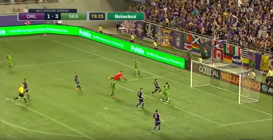 Solo y sin portero, Haedo Valdez fall&oacute; un gol incre&iacute;ble. (Foto: YouTube)