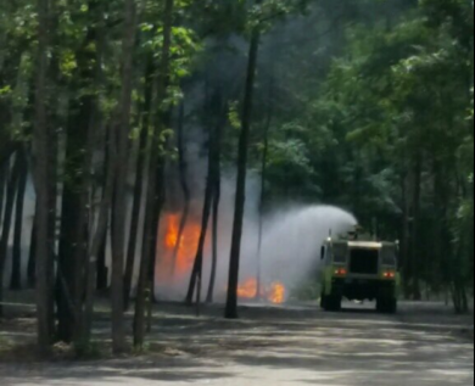 La aeronave se incendi&oacute; de inmediato. (Foto: @joshg_TV/Twitter)