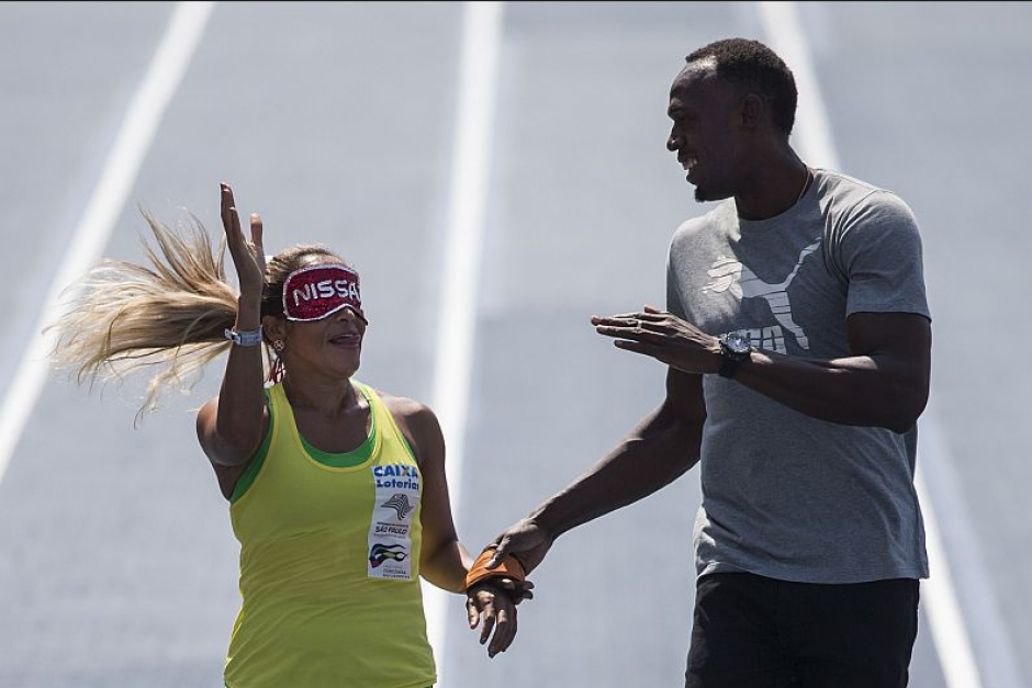Bolt fue gu&iacute;a de Tereza Guillhermina, la atleta ciega m&aacute;s r&aacute;pida del mundo (Foto: El Milenio)