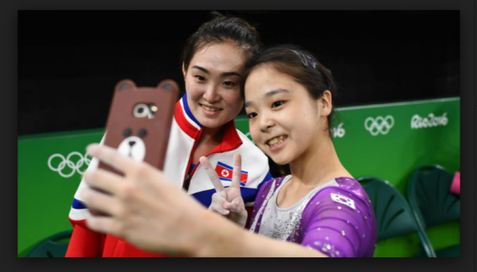 La selfie que uni&oacute; a Corea del Norte y Corea del Sur.  (Foto: foxsports.com) 