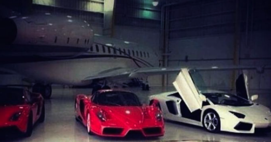 Autos y aviones forman parte de los lujos de uno de los hijos de "El Chapo" Guzm&aacute;n. (Foto: sinembargo.mx)
