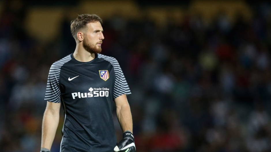 Jan Oblak tuvo una fea acci&oacute;n contra un rival. (Foto: Twitter)