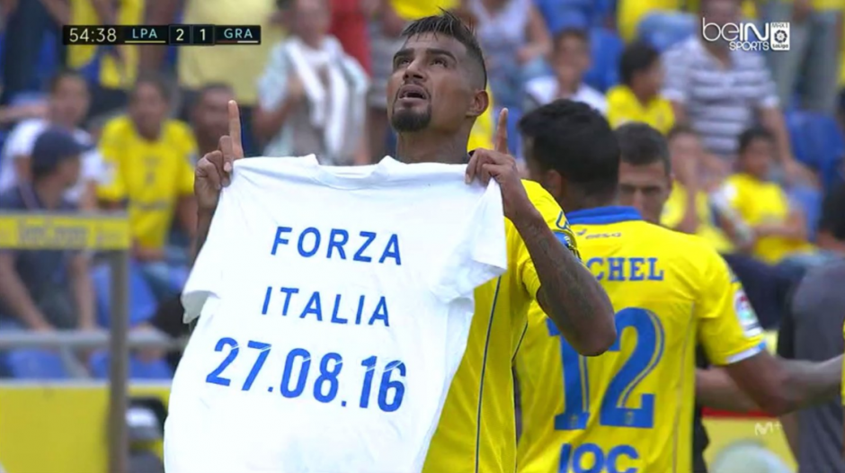 Esta es la camisa que Boateng ense&ntilde;&oacute; en el estadio. (Foto: BeIn Sports Espa&ntilde;a)