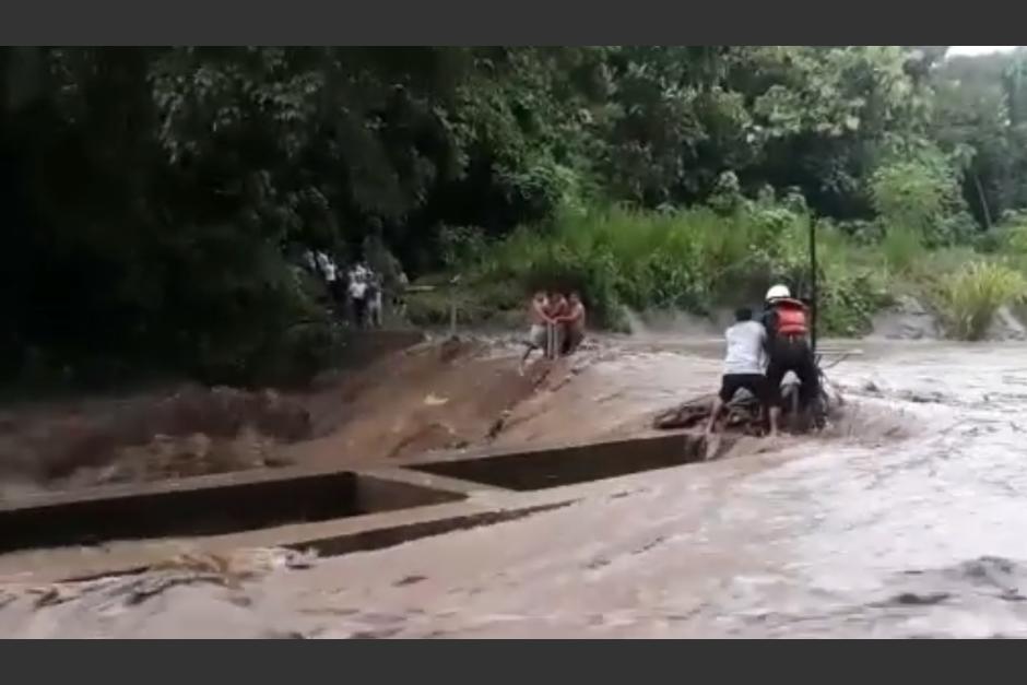 El galonista voluntario fue arrastrado por un r&iacute;o. (Foto: Noti Reu/Facebook) 