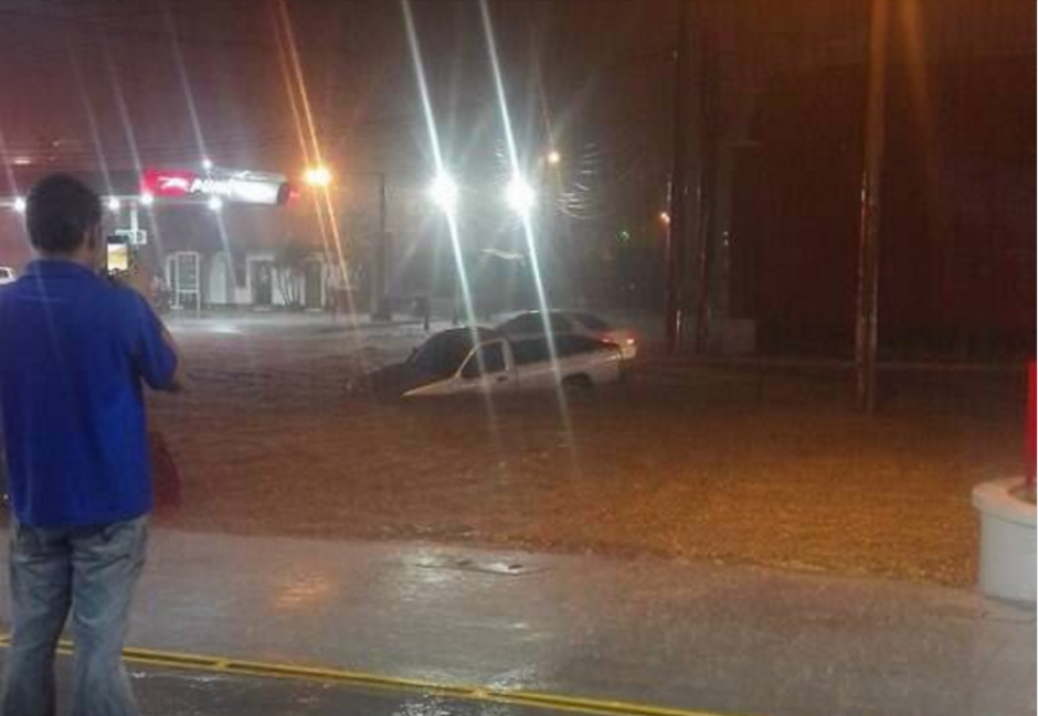 La lluvia provoc&oacute; que varios municipios colapsaran. (Foto: PNC Tr&aacute;nsito)