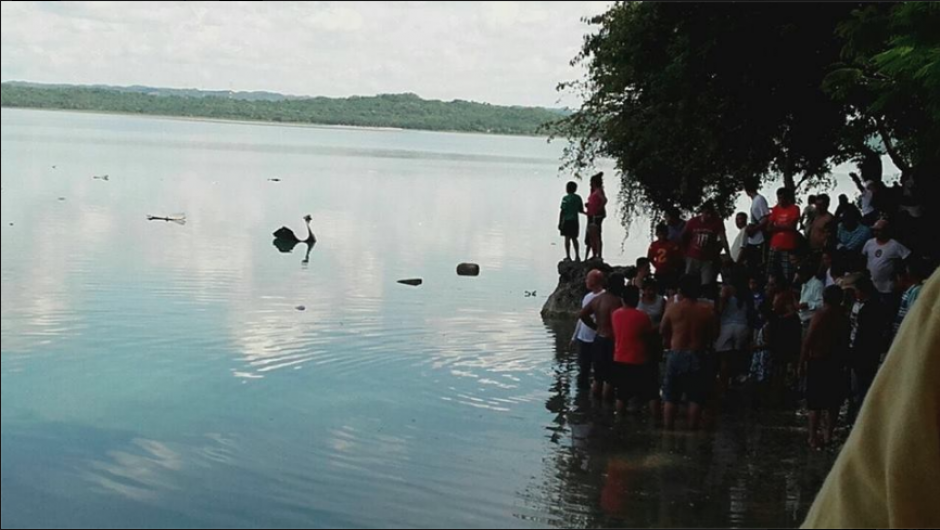 La aeronave se desplom&oacute; en el Lago Pet&eacute;n Itz&aacute;. (Foto: Facebook/Noticias de Pet&eacute;n) 