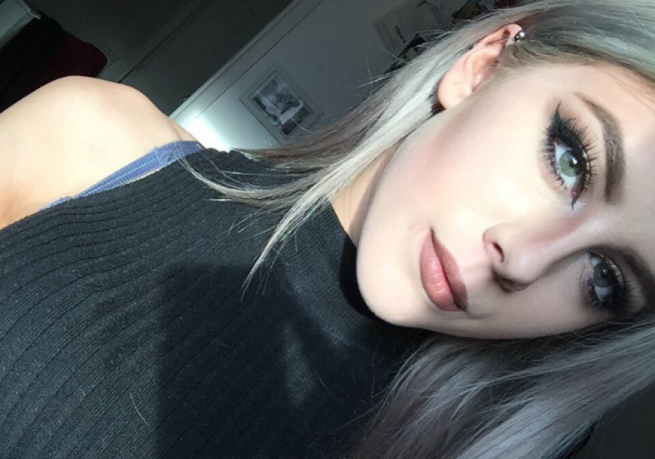 Abbi Price se pas&oacute; de copas y su mam&aacute; le da una lecci&oacute;n. (Foto: Abbi Price/Twitter)