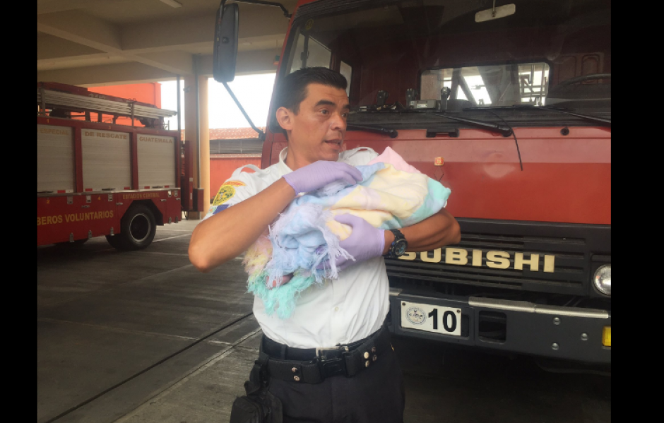 Los Bomberos Voluntarios atendieron la situaci&oacute;n en la zona 3. (Foto: Bomberos Voluntarios) 