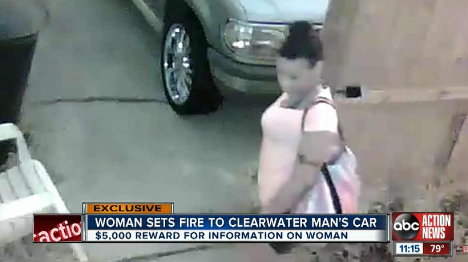 Una chica se equivoc&oacute; de carro al intentar vengarse su exnovio. (Imagen: captura de YouTube)