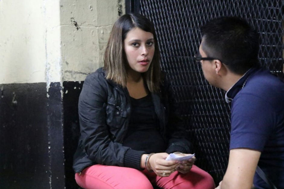 Adriana Mar&iacute;a Morales Medina fue detenida en el Hospital San Juan de Dios. (Foto: Alejandro Bal&aacute;n/Soy502) 