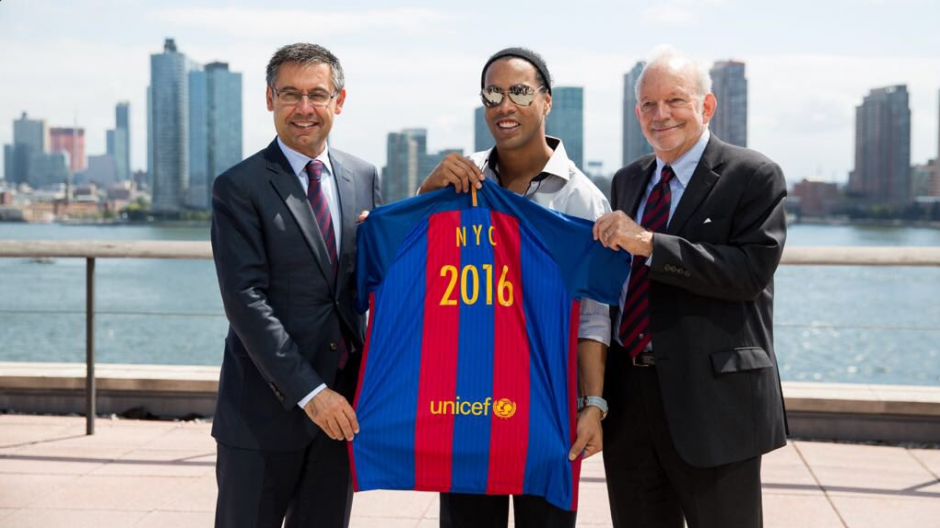 Ronaldinho fue embajador del Bar&ccedil;a en Nueva York. (Foto: FCB)