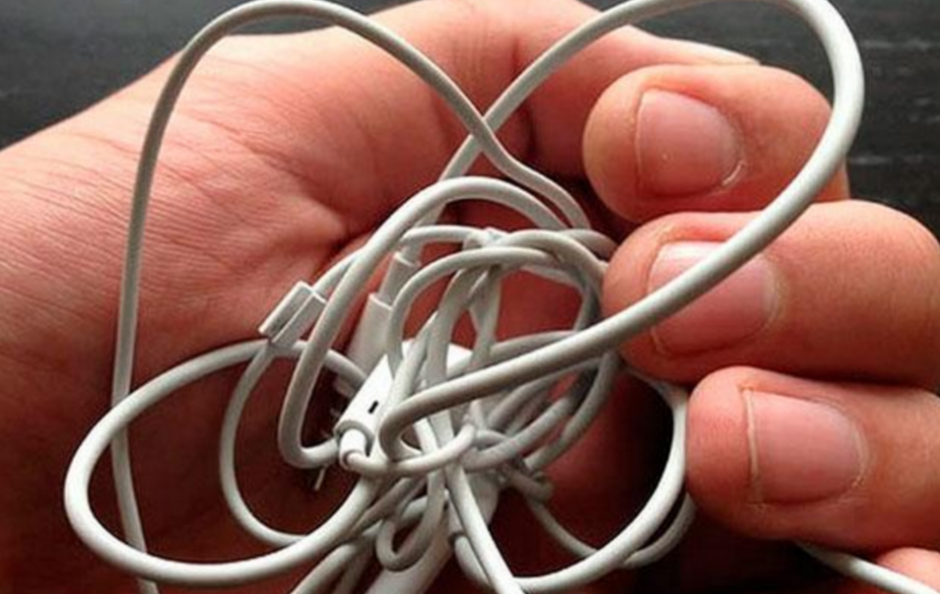 Los cables enredados son un dolor de cabeza. (Foto:&nbsp;elpopular.pe)