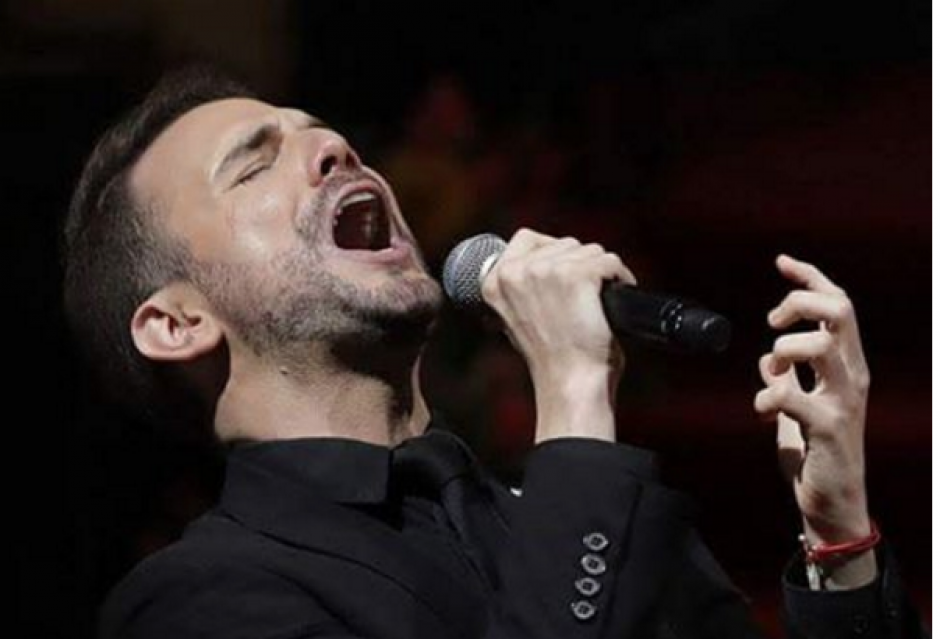 El cantante espa&ntilde;ol Jas Davael cant&oacute; en la despedida de Juan Gabriel. (Foto: Instagram)