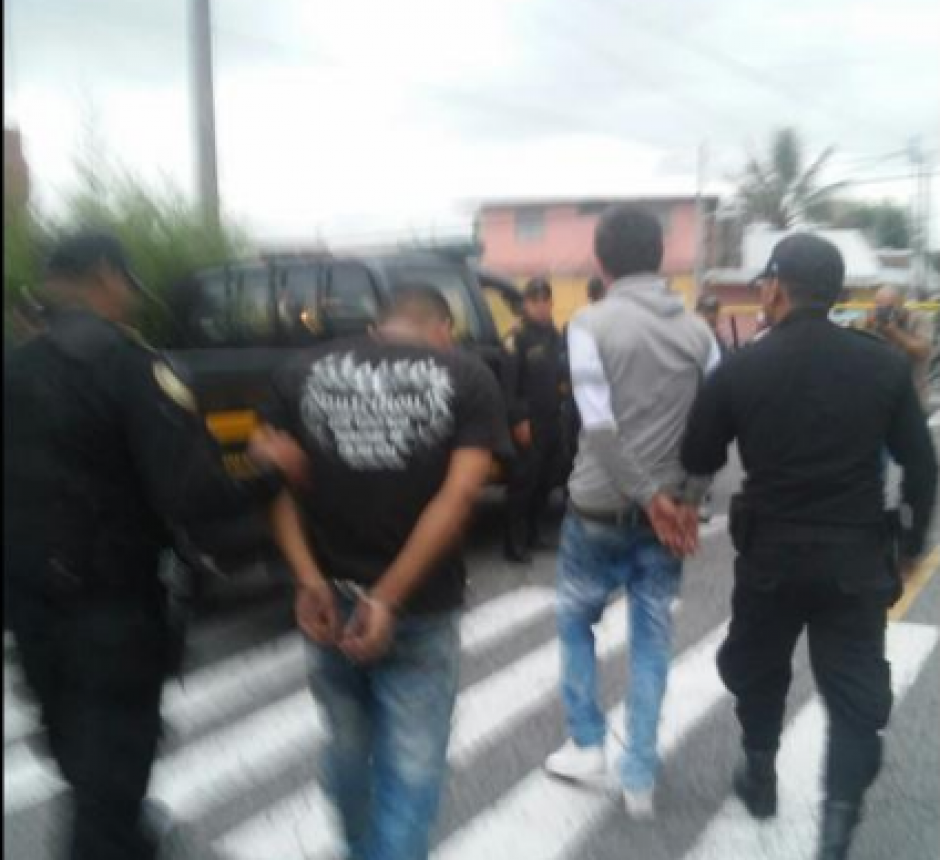 Los dos menores fueron ligados a proceso por llevar a cabo el ataque armado en la zona 7 capitalina. (Foto: PNC)