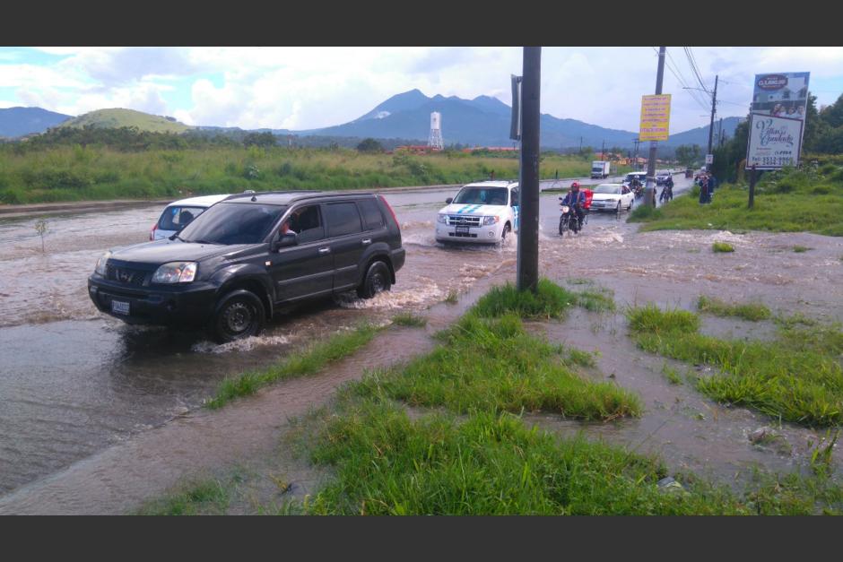 La lluvia ocasiona inundaciones en Villa Nueva. (Foto: Twitter/@GudielGerson)