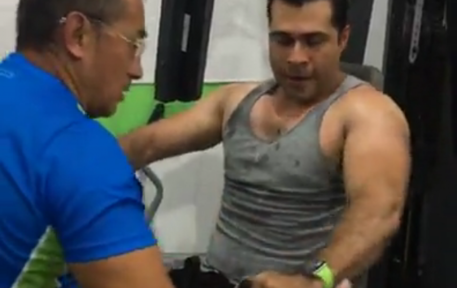 Neto Bran realiz&oacute; una sesi&oacute;n de entrenamiento en un gimnasio reci&eacute;n inaugurado en Mixco. (Foto: Facebook)