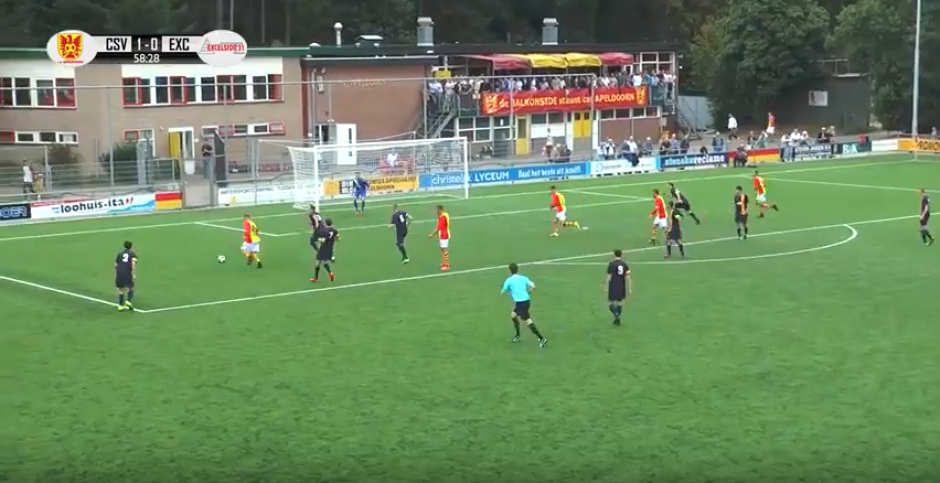 Un jugador amateur dio un extraordinario pase en Holanda. (Captura de Pantalla)