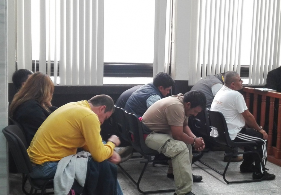 Ocho personas fueron ligadas a proceso por estafar a guatemaltecos por medio de compras por Internet. (Foto: Soy502)