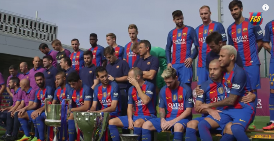 Ney se sent&oacute; en las piernas del argentino, que recibi&oacute; la broma de buena gana. (Captura de Pantalla)