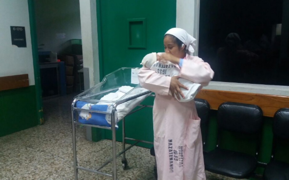 El reci&eacute;n nacido fue secuestrado el 21 de septiembre por una mujer que ofreci&oacute; ayudar a la madre a cargarlo mientras hac&iacute;a el tr&aacute;mite para inscribirlo en el Renap. (Foto: IGSS)