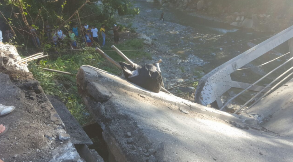 El puente conocido como Santa Rosa en Mayuelas colaps&oacute;. (Foto: Dalia Santos) 