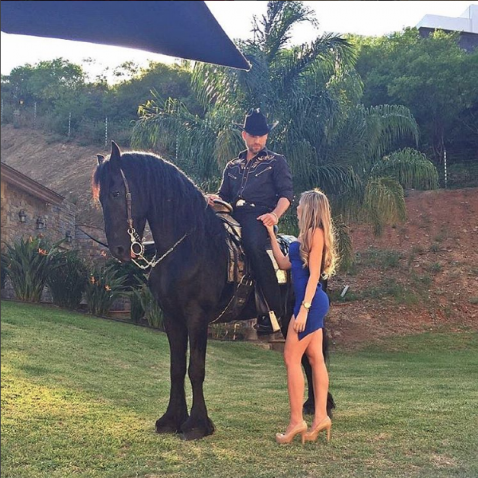 Salas public&oacute; una foto junto a Rafael Amaya lo que ha provocado diversas reacciones. (Foto: Instagram)