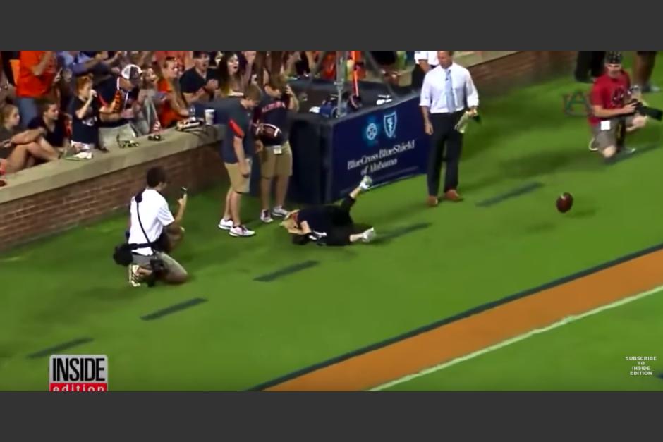 Ashley se llev&oacute; un tremendo pelotazo en la cara. (Captura de Pantalla)