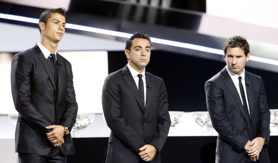 Un mes despu&eacute;s contin&uacute;a la "guerra" de declaraciones entre Xavi y CR7. (Foto: NyTimes)