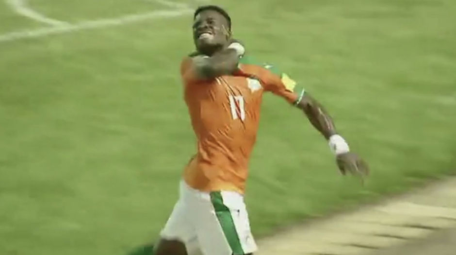 La controversial celebraci&oacute;n del jugador del PSG. (imagen: captura de Pantalla)