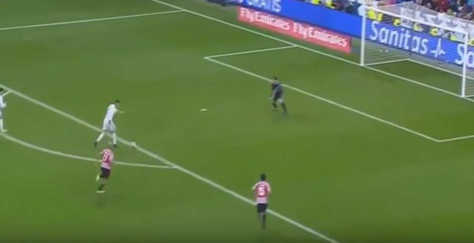 As&iacute; de solo iba CR7 contra el arquero. (Imagen: captura de pantalla)