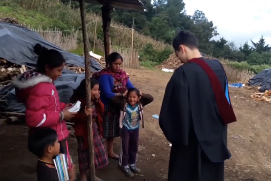 Luis Mor&aacute;n decidi&oacute; usar el dinero de su fiesta de graduaci&oacute;n para otra cosa. (Imagen: captura de pantalla) 