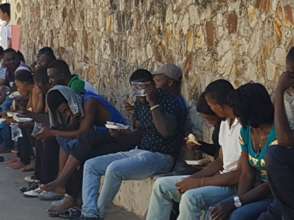 Un grupo de africanos sin documentos era trasladado a Chiquimula. (Foto: PNC)