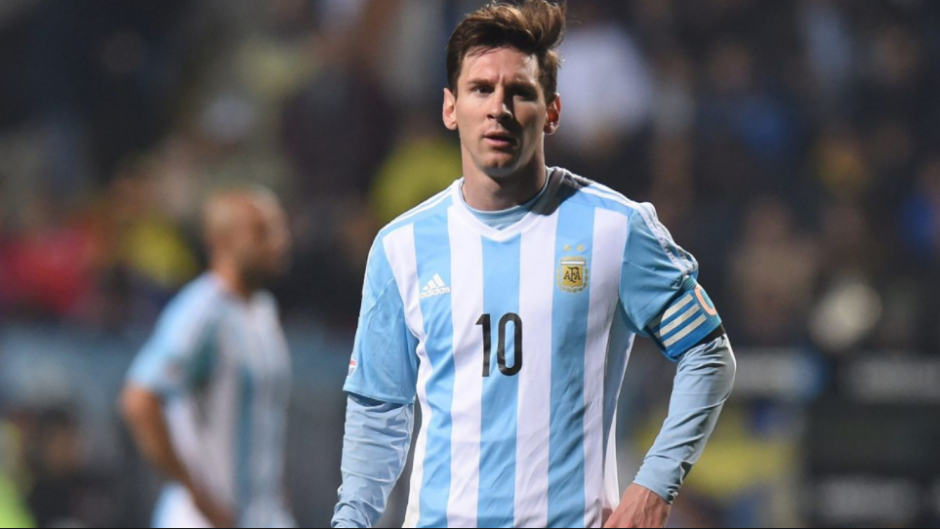Argentina, sin hacer nada, est&aacute; de pronto fuera de Rusia. (Foto: Fox Sports)